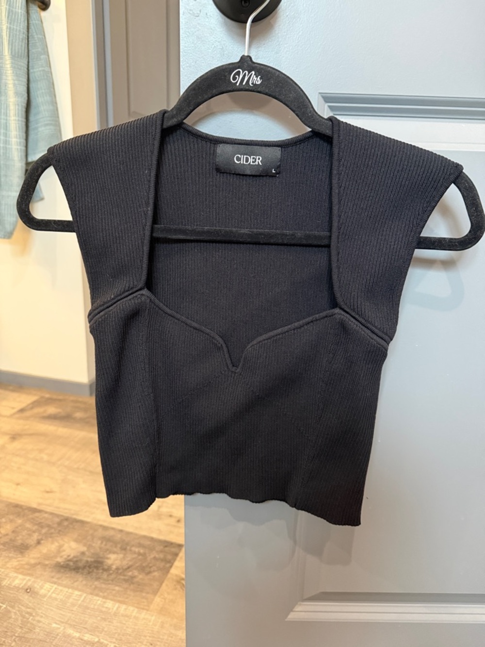 Cider Black Ribbed Sweetheart Cropped Tank